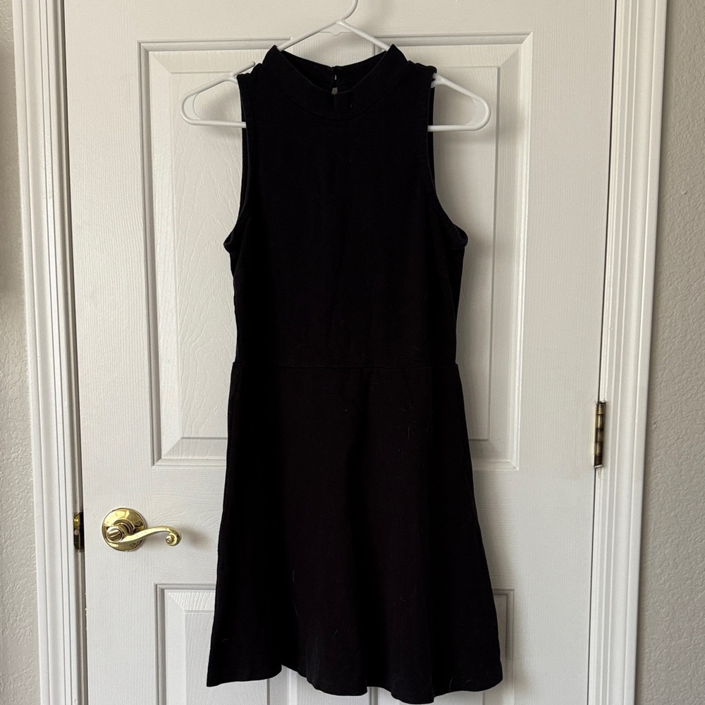 Old Navy Black Sleeveless Mini Dress (M)